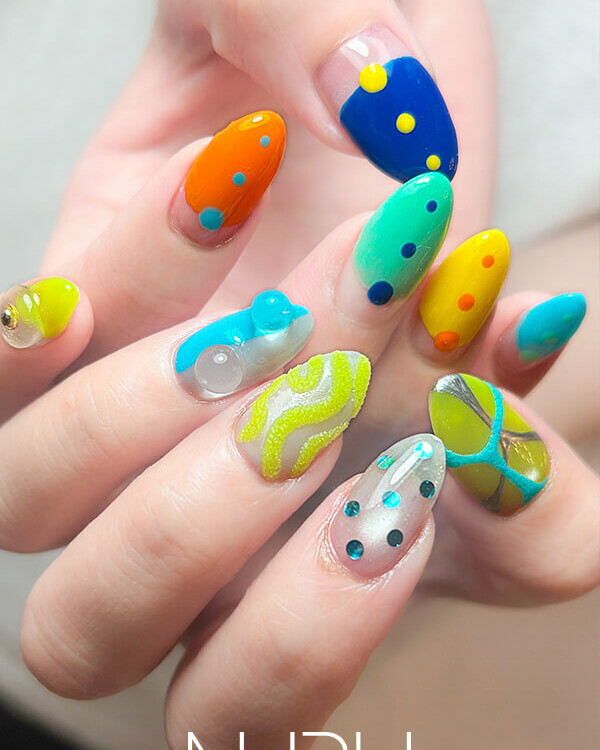 NURU NAIL 韓国風ネイル ブルー×グリーン×オレンジ 手描きアート×マグネット