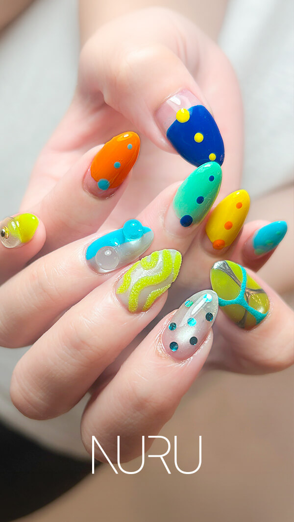 NURU NAIL 韓国風ネイル ブルー&times;グリーン&times;オレンジ 手描きアート&times;マグネット