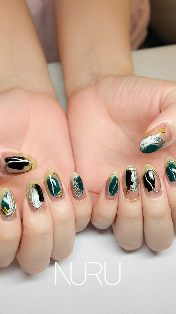 NURU NAIL 個性派ニュアンスネイル グリーン×ブラック×シルバー
