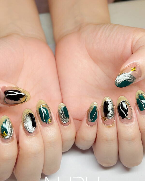 NURU NAIL 個性派ニュアンスネイル グリーン×ブラック×シルバー