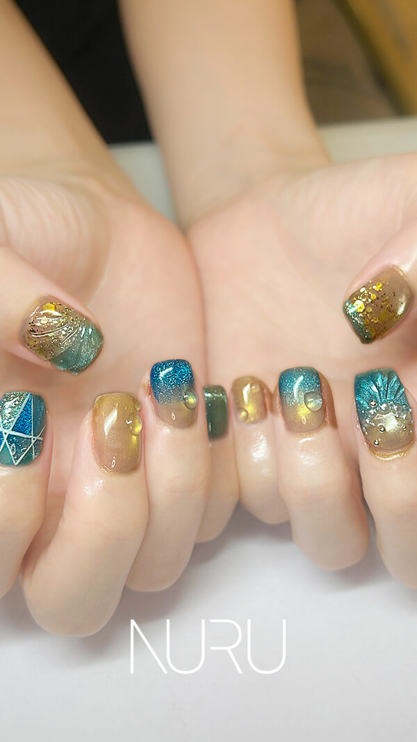 NURU NAIL 個性派マグネットネイル シルバー&times;ゴールド&times;ブルー 手描きアート&times;グラデーション