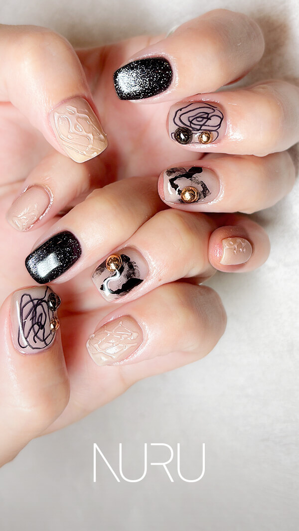NURU NAIL モード系ネイル ホワイト×ブラック マグネット×スタッズ