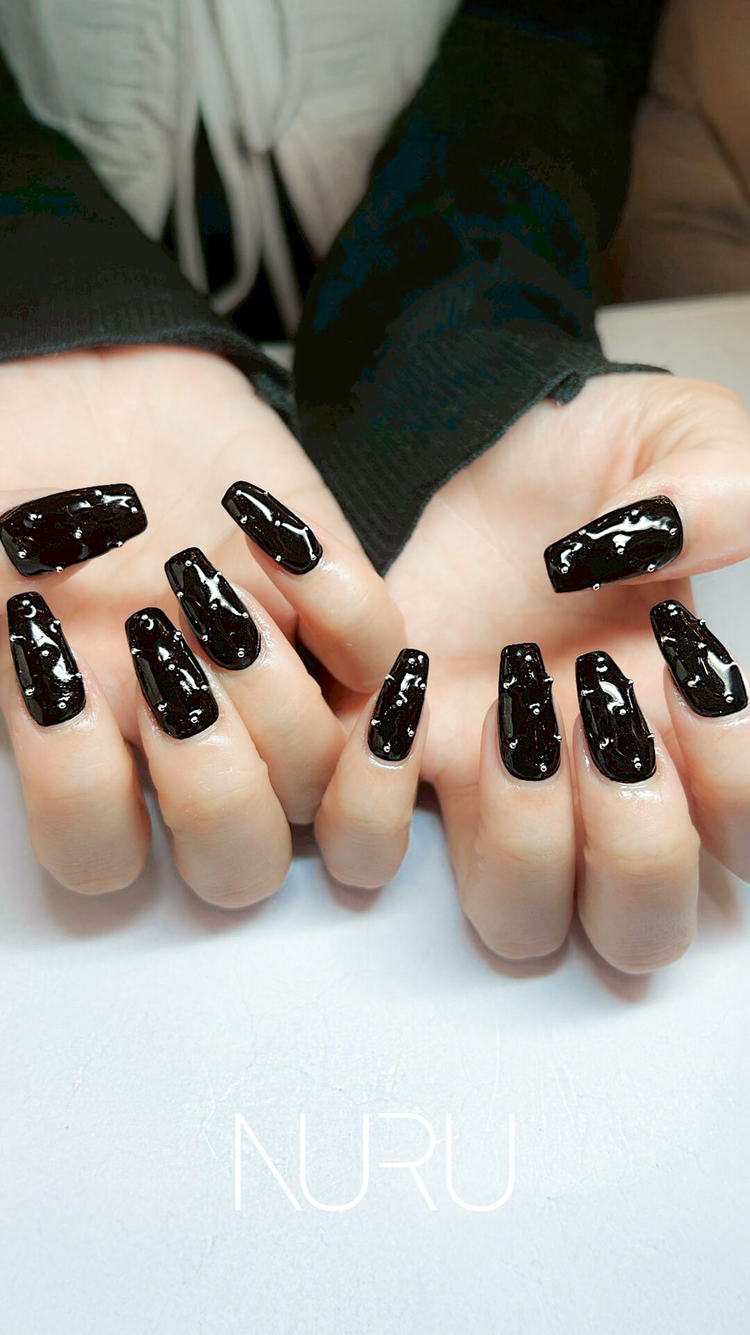 上品なネイルデザイン