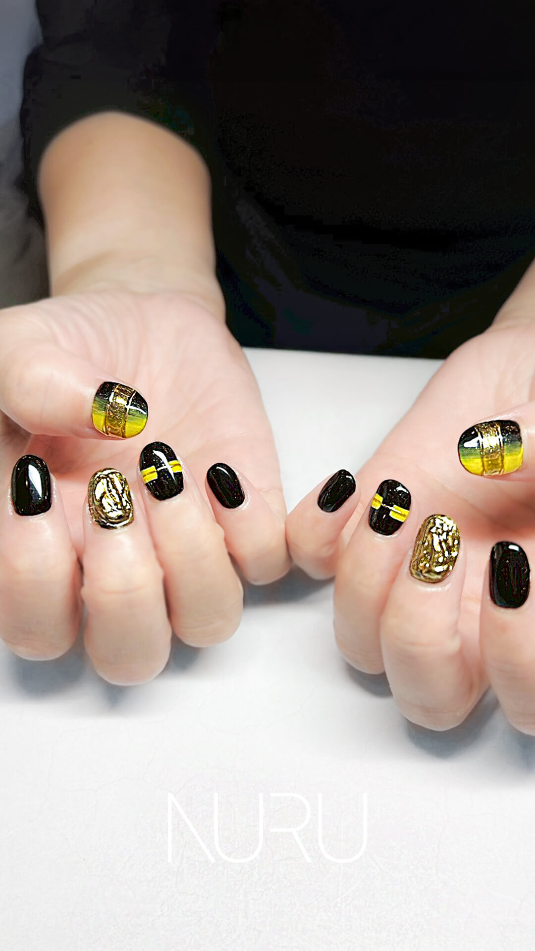 マットコート ネイル デザイン 黒 アシンメトリー