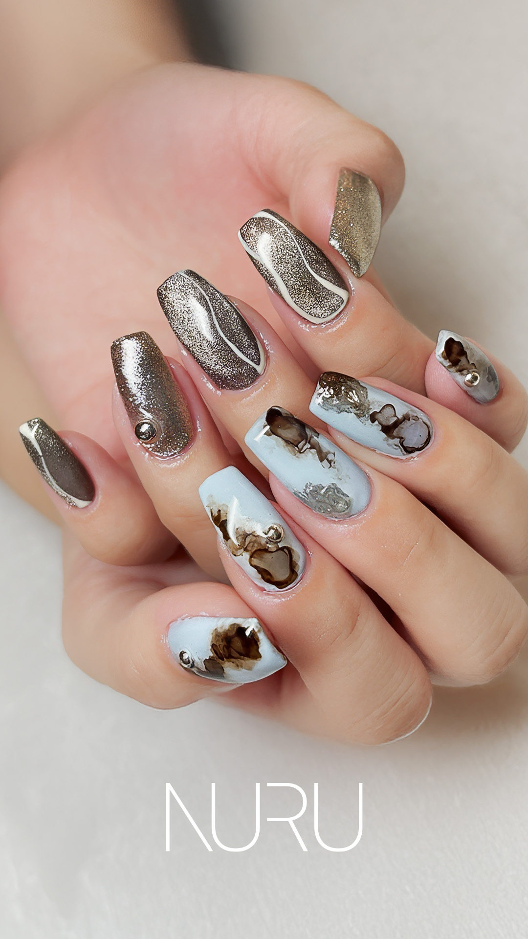 在宅勤務で楽しむロングネイル