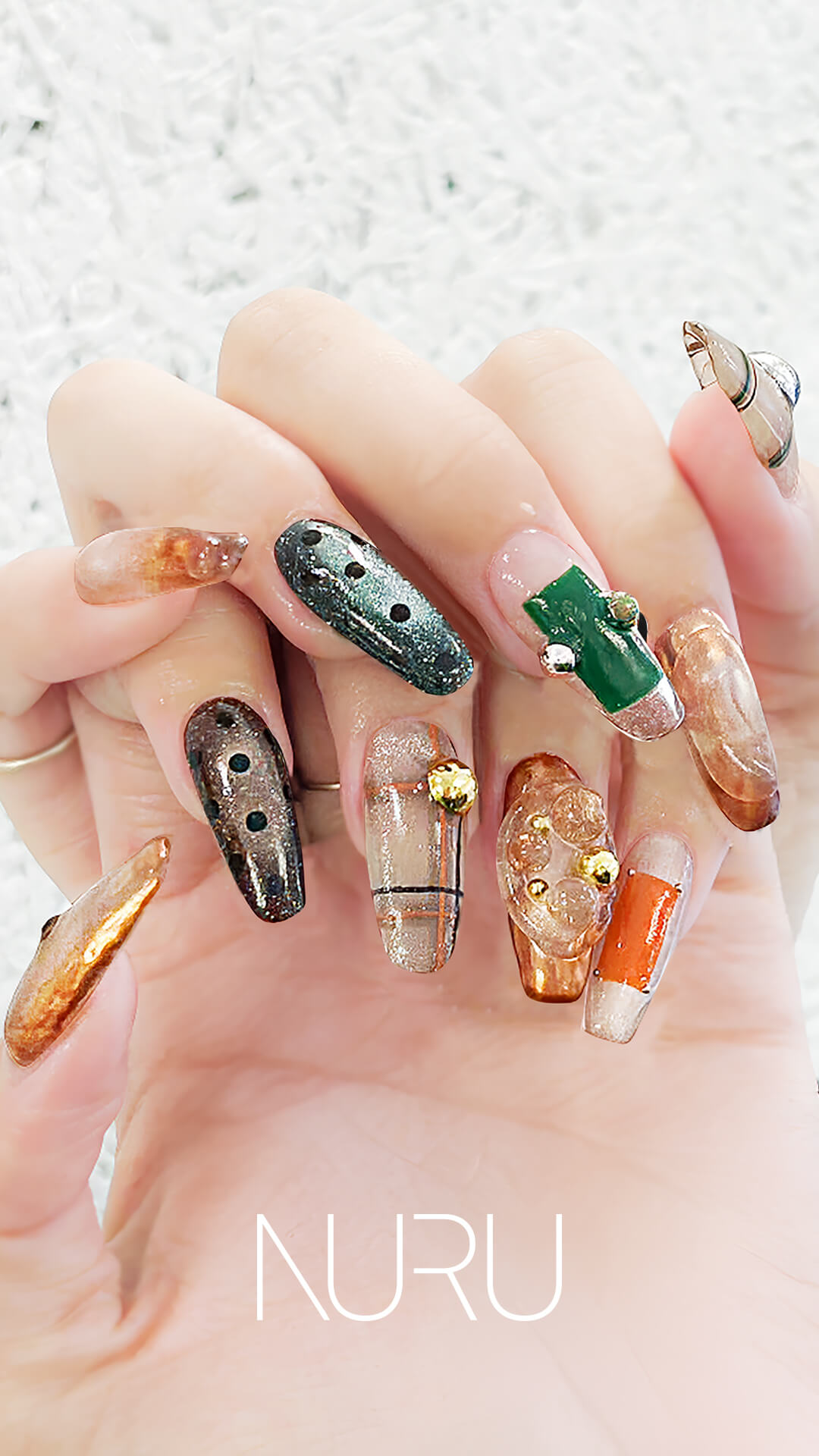 ロングネイルのデザイン