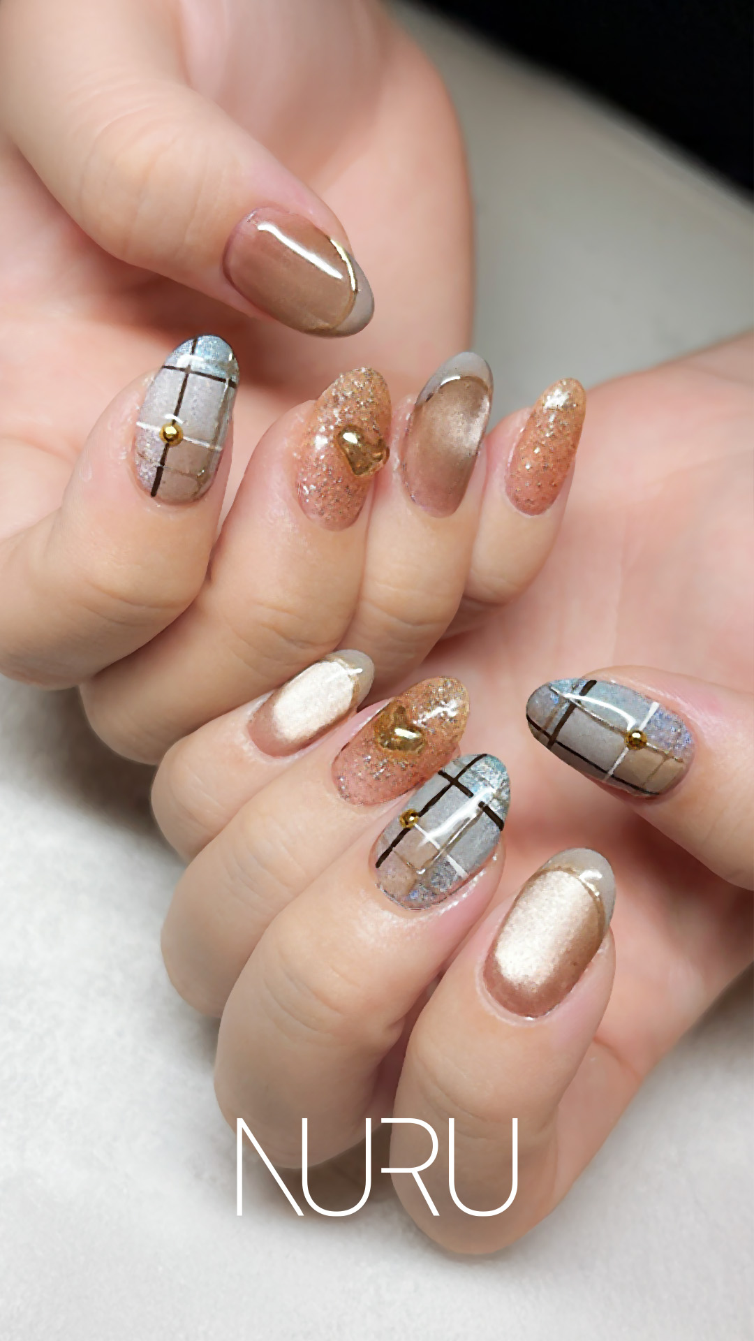 爪の形の種類を比較したネイルデザイン