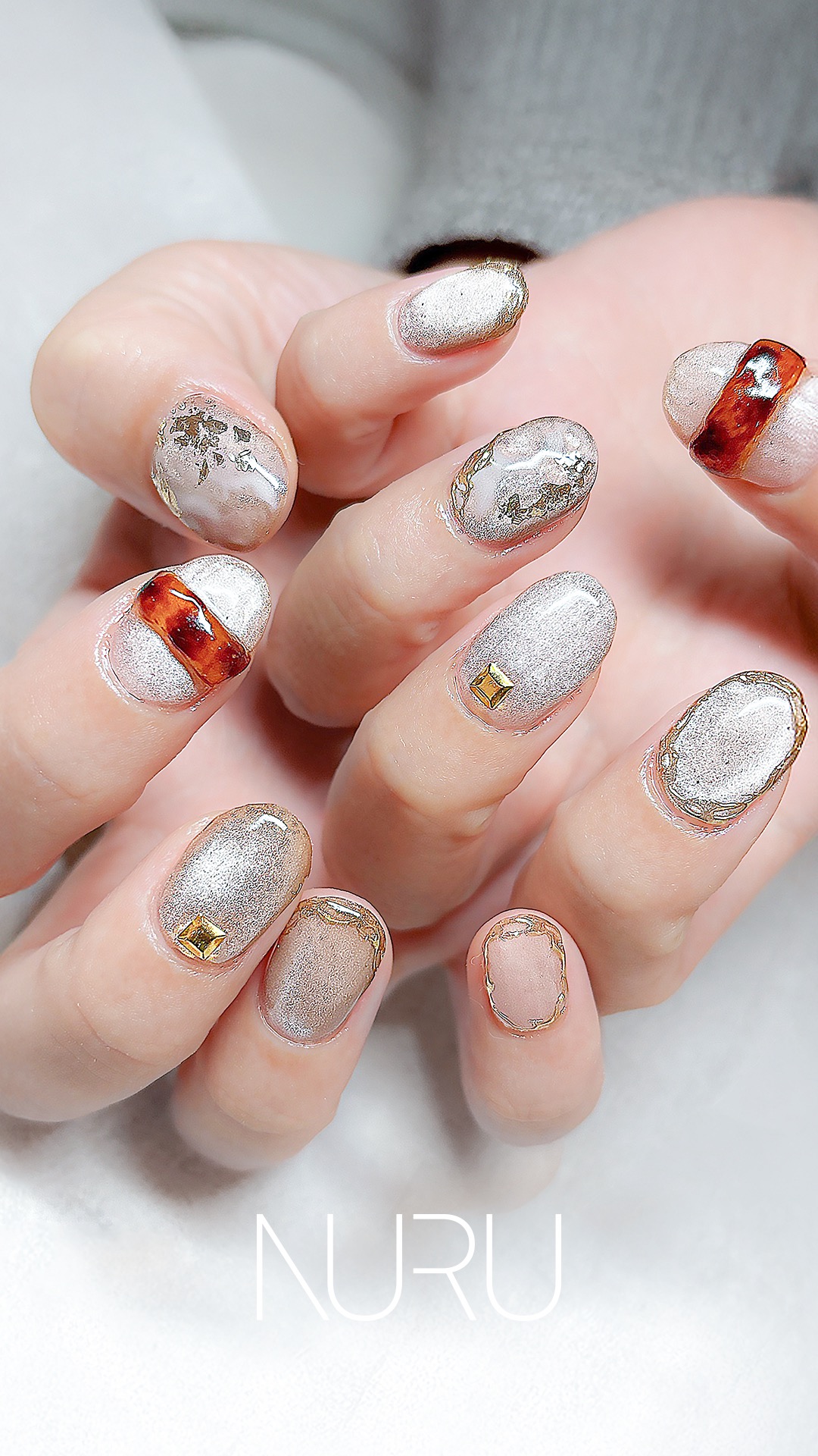 イルミネーションに映えるマグネットネイル